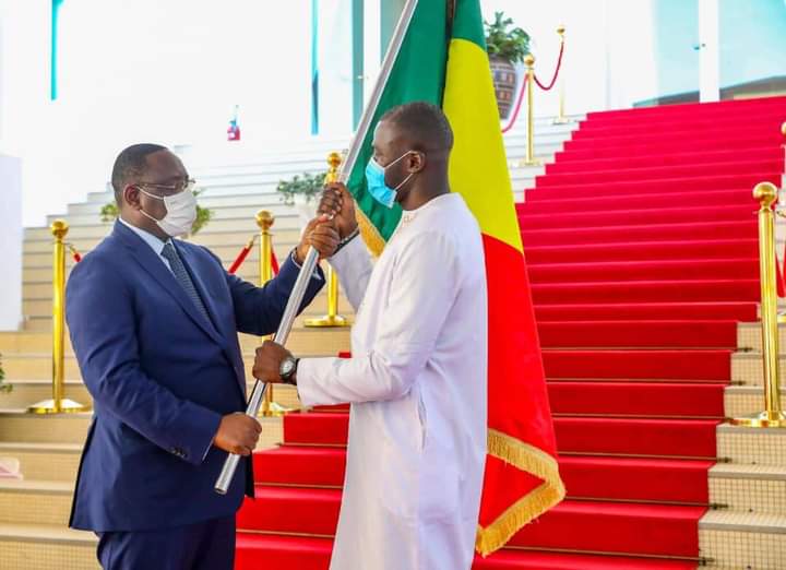 Qatar : Macky Sall remet le drapeau aux Lions