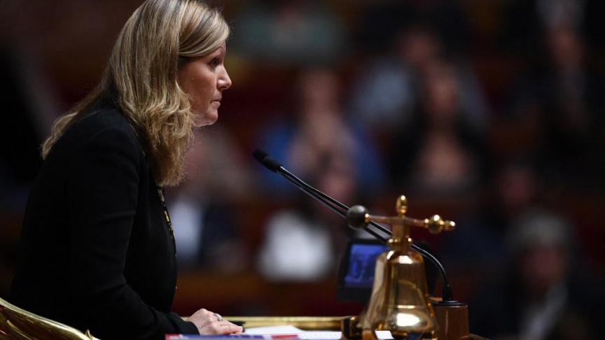  France: la présidente de l&rsquo;Assemblée nationale met fin à la séance après une interpellation raciste