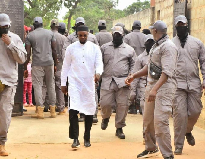 Cinq des gardes de Sonko placés en garde-à-vue