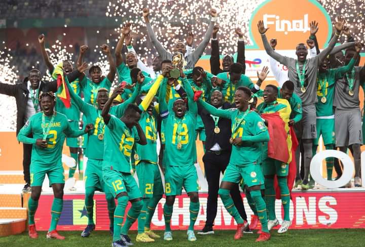 CAN Beach soccer et CHAN: Macky offre à chaque « Lion » une prime de 10 millions CFA et un terrain de 500 m2 à Dakar