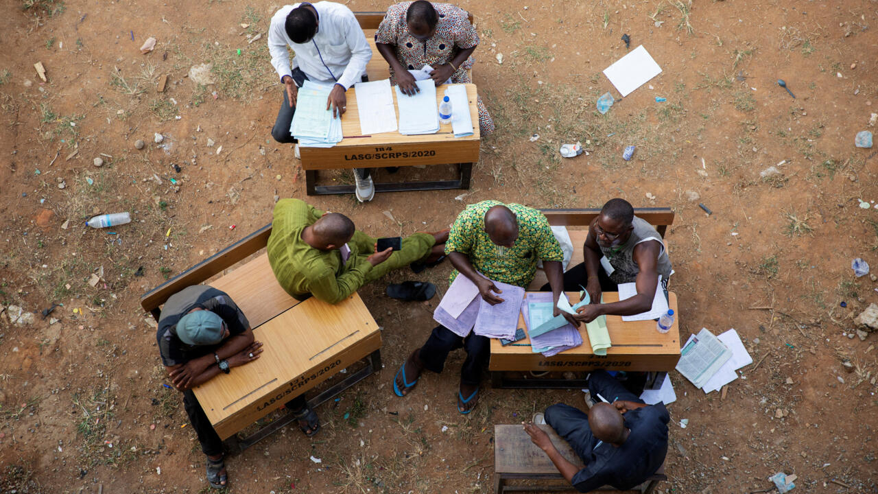 Elections au Nigeria: la Commission électorale reprend son décompte ce lundi matin