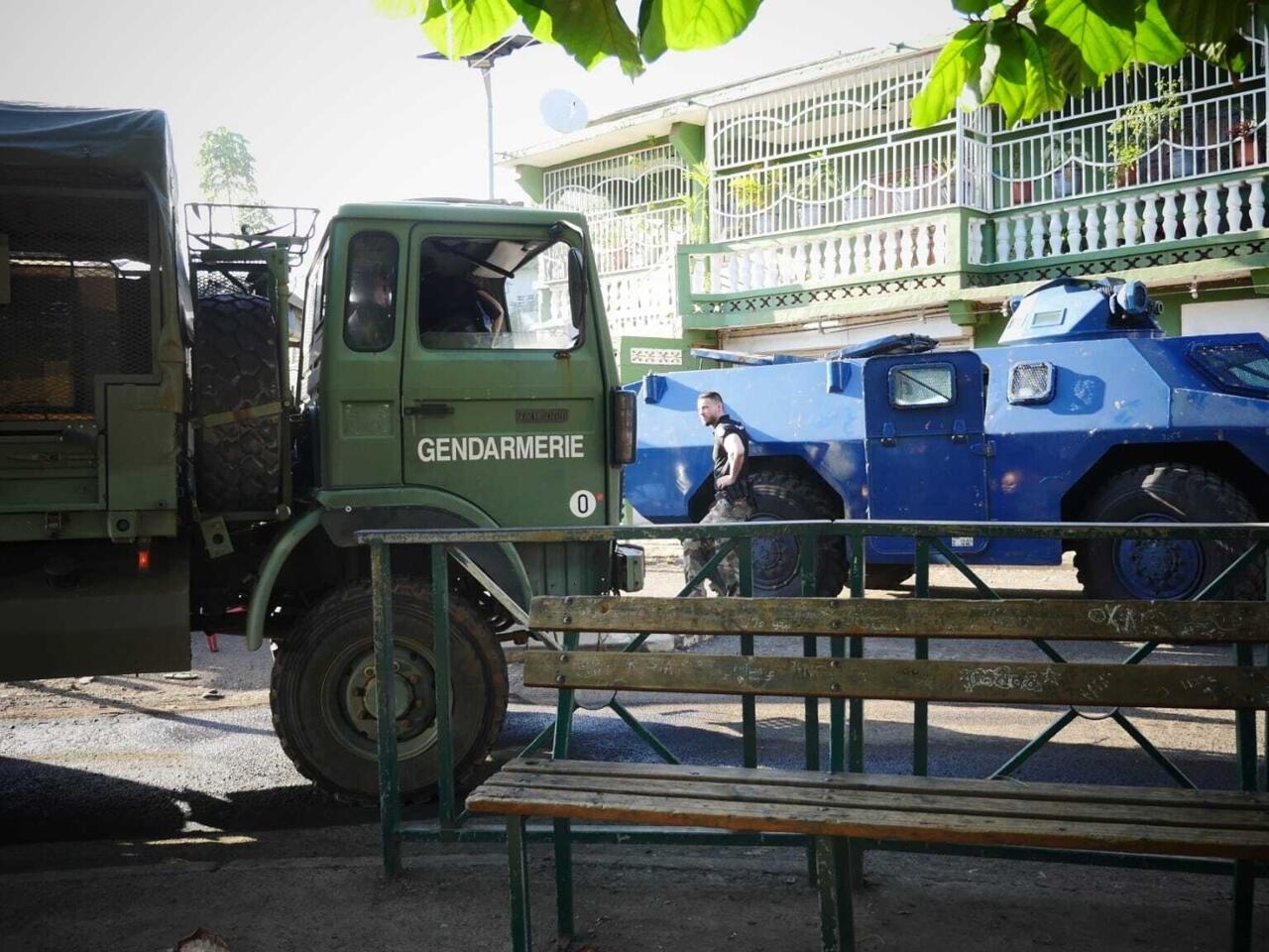 À Mayotte, une première semaine chaotique pour l&rsquo;opération Wuambushu