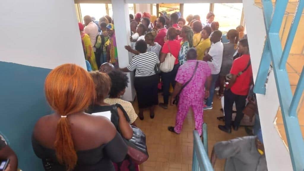 Élections au Gabon: à Libreville, la très forte affluence dans les la très forte affluence provoque des tensions