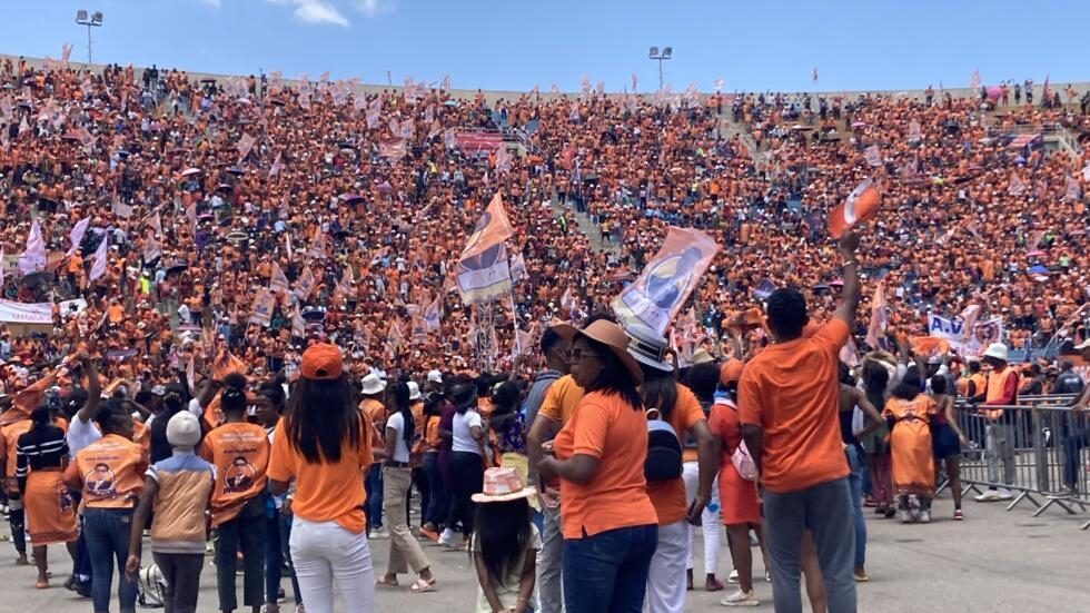 Présidentielle à Madagascar: Andry Rajoelina tient son dernier meeting dans un stade plein à craquer