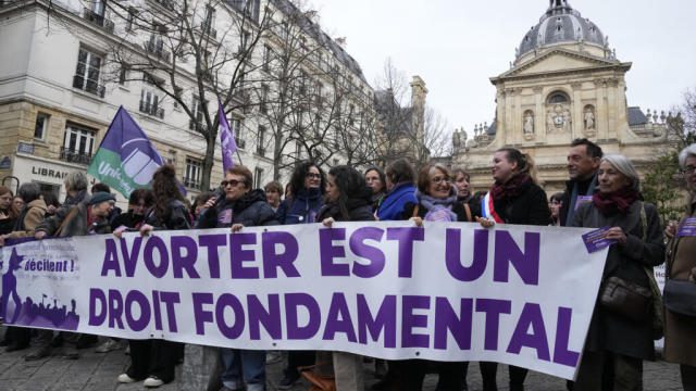 La France s&rsquo;apprête à devenir le premier pays au monde à inscrire l&rsquo;IVG dans sa Constitution